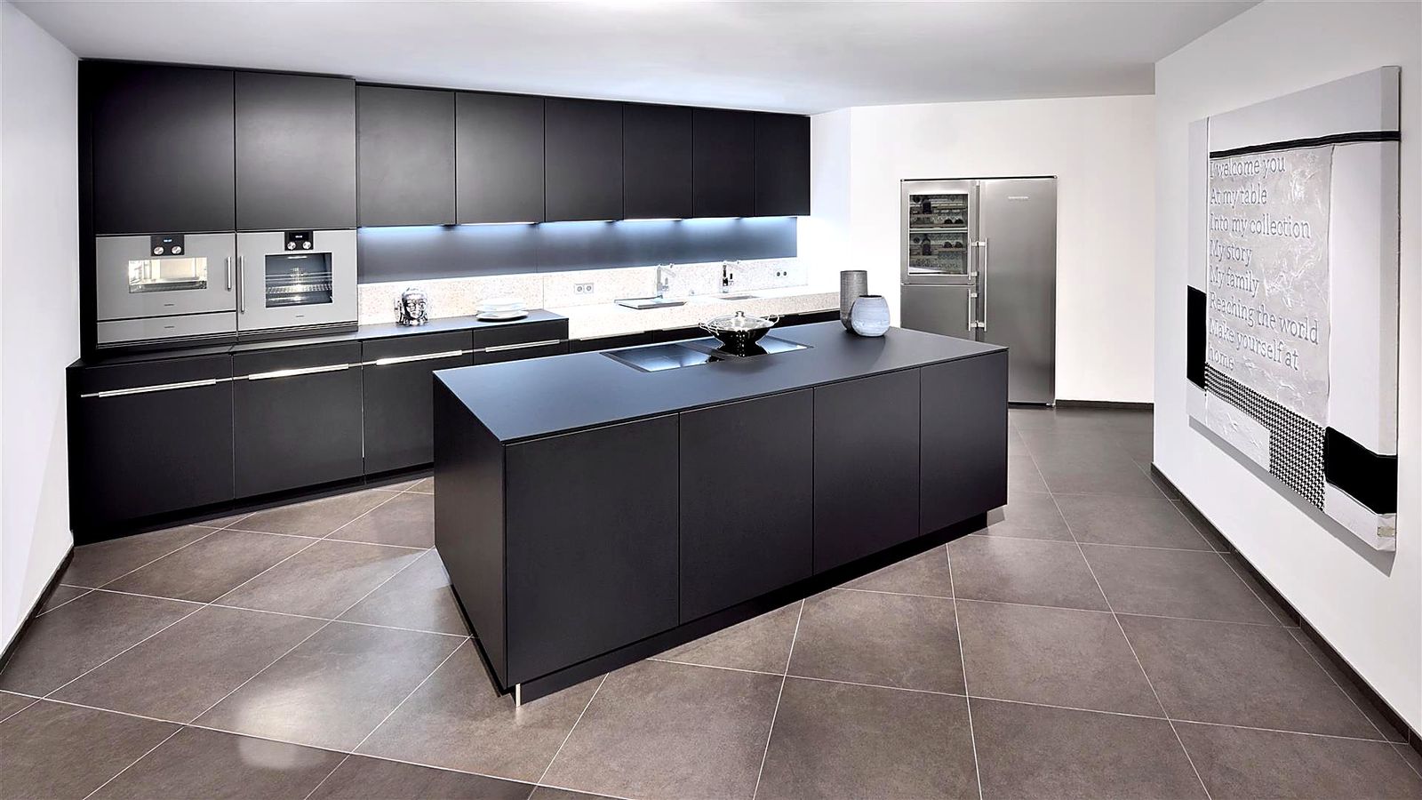 Raumidee 1006, Schwarz Mattlack