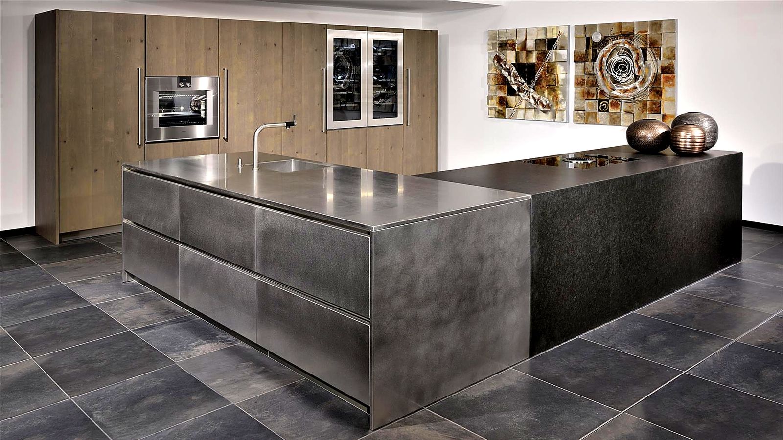 Raumidee 1042, Wildeiche Grau Furniert mit Edelstahl & Schwarz Mattlack